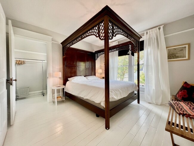 Building Photo - Victorian Gem in the Heart of Downtown – F...