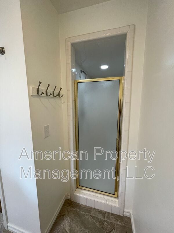 Building Photo - 3711 E 108th St