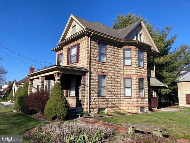 Building Photo - 195 Falling Spring Rd