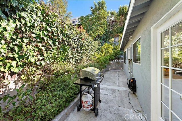 Building Photo - 637 St Ann's Dr