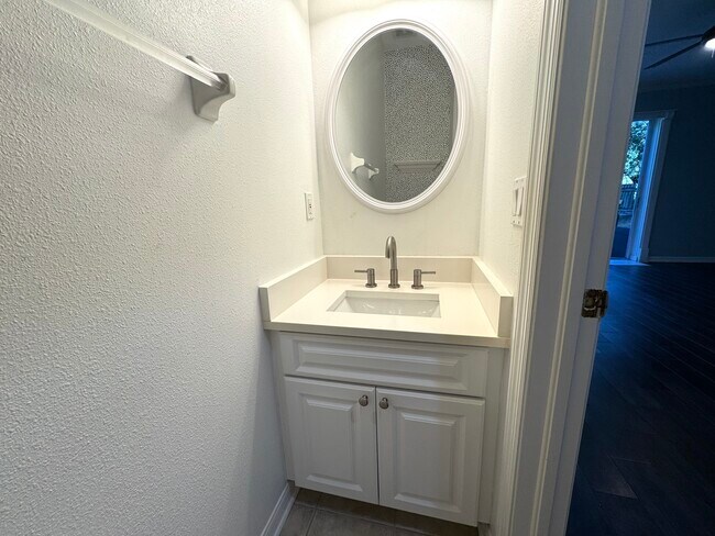 Building Photo - 7237 Bellingham Oaks Blvd