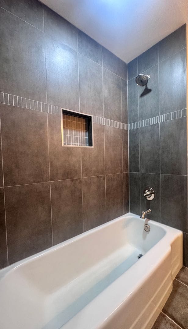 Building Photo - Newly Renovated Woodway Home