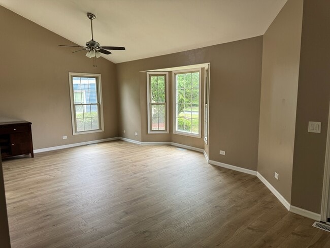 Building Photo - 2404 Kenmore Ct