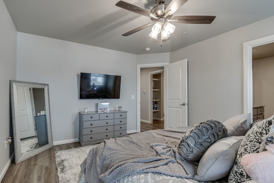 Building Photo - 2641 Cedar Tree Rd