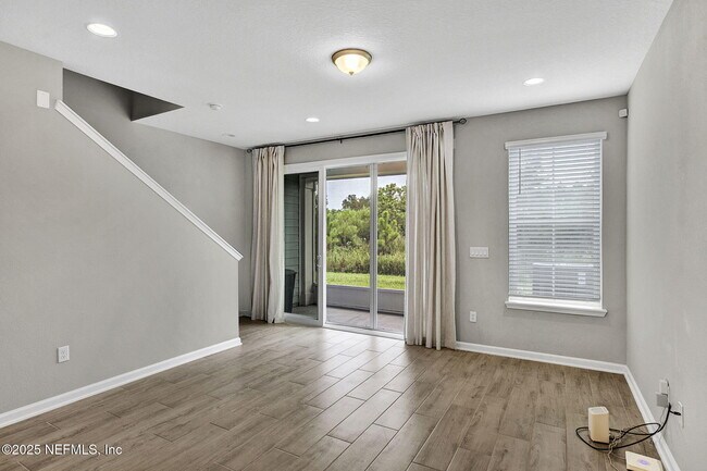 Building Photo - 469 Brandon Lks Dr