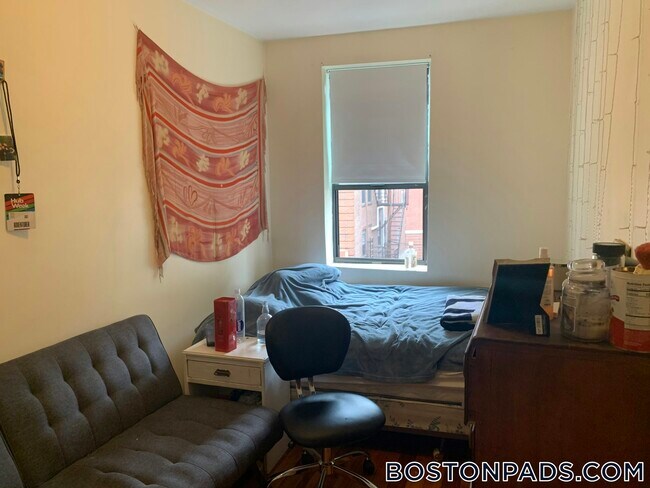 Building Photo - 220 Hanover St