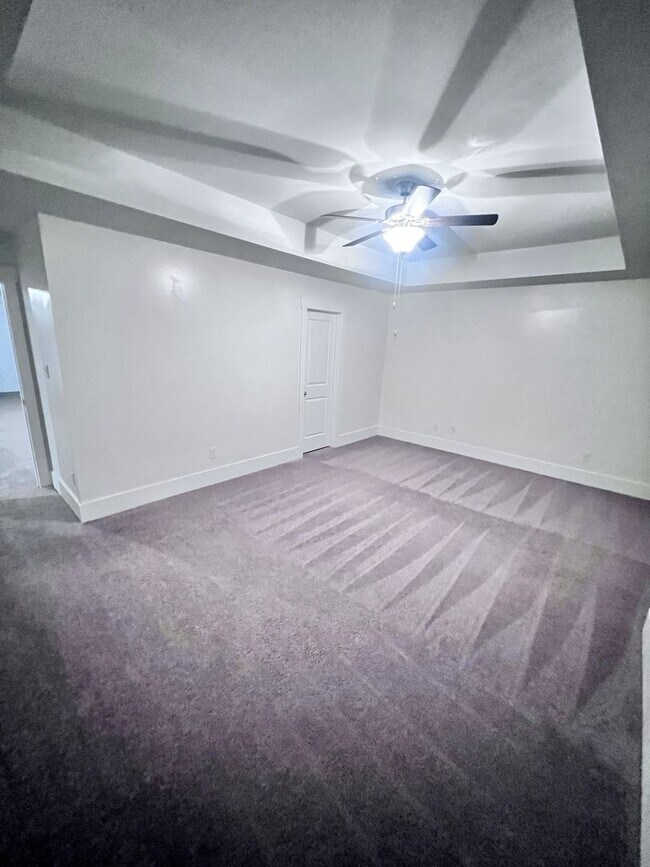 Building Photo - Magnificent 4 Bedroom Home!!
