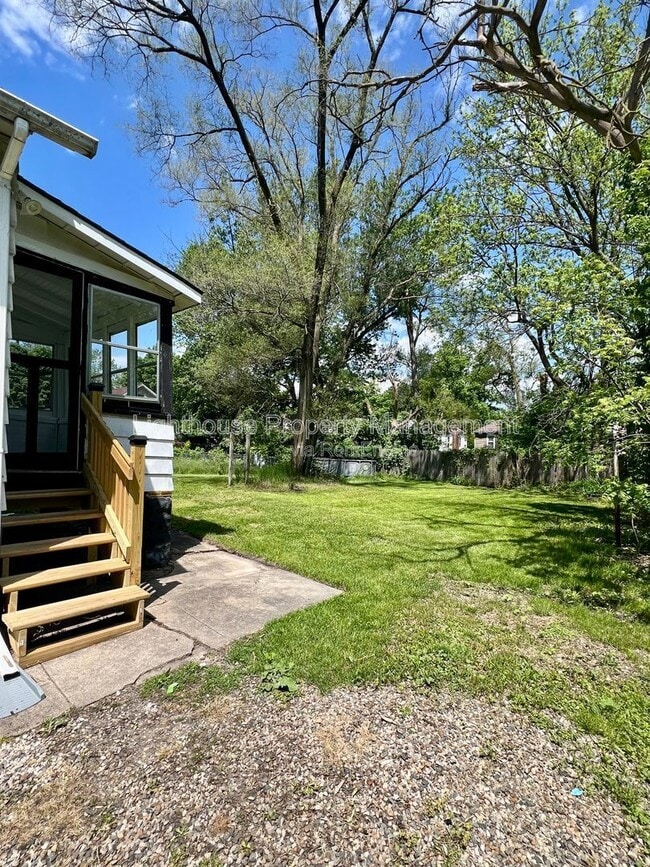 Building Photo - 708 Elizabeth St