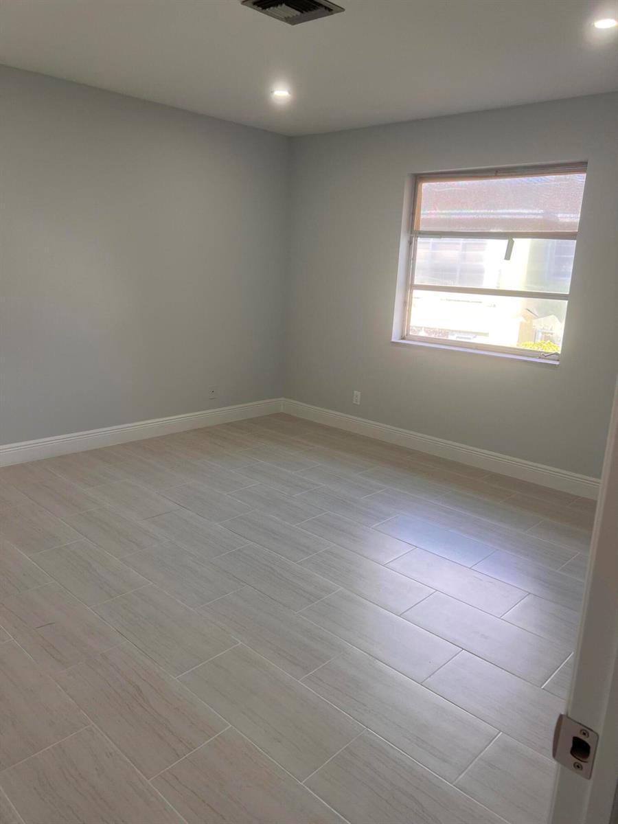 Building Photo - 1051 Orange Ter