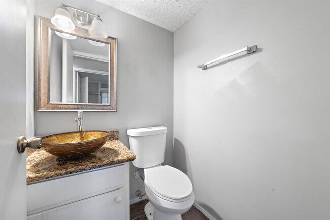Building Photo - 2383 Crescent Park Dr