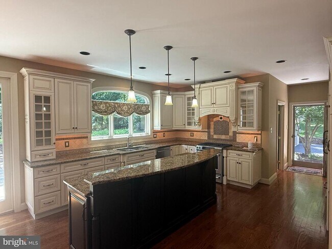 Building Photo - 1714 Hickory Hill Rd