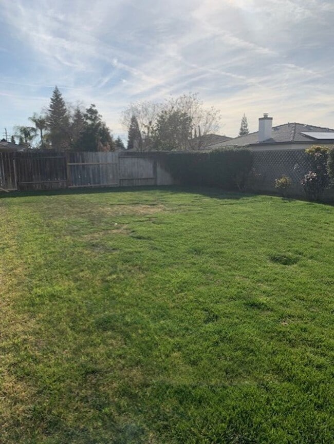 Building Photo - 9805 Paper Moon Way