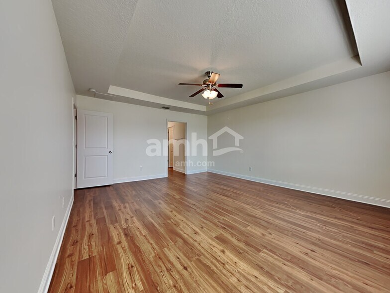 Building Photo - 3308 Roundabout Dr