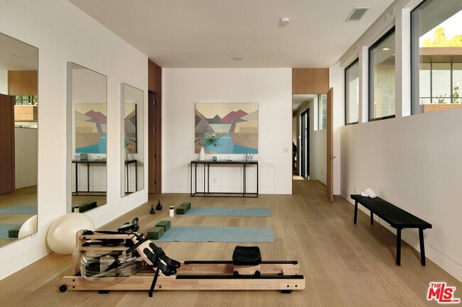 Building Photo - 10901 Chalon Rd