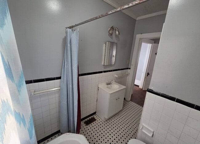 Building Photo - 1182 Brentwood Ave