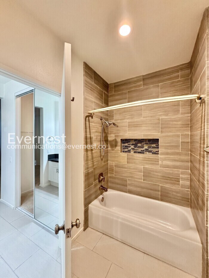 Building Photo - 10796 Sabre Hill Dr