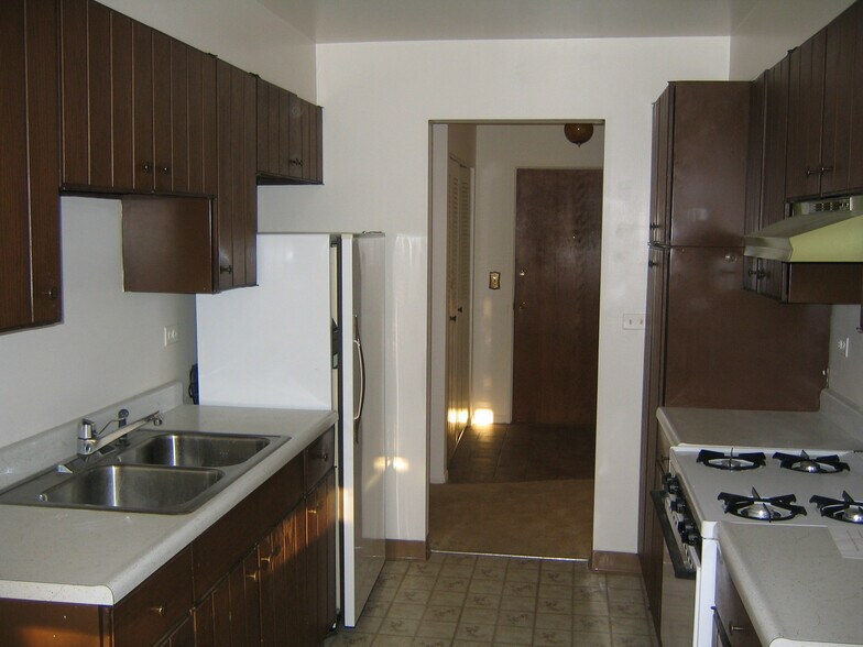 Building Photo - 1301 S Finley Rd