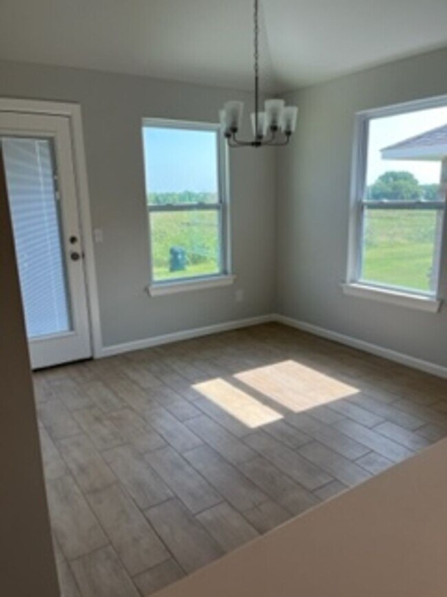 Building Photo - Enchanting New Home