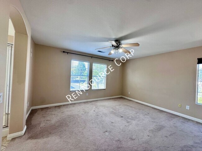 Building Photo - 5053 Woodbridge Ln