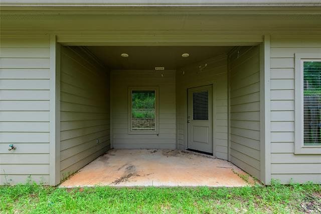 Building Photo - 2647 Westminster Dr