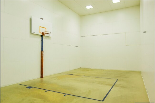 Building Photo - 211 E Ohio St