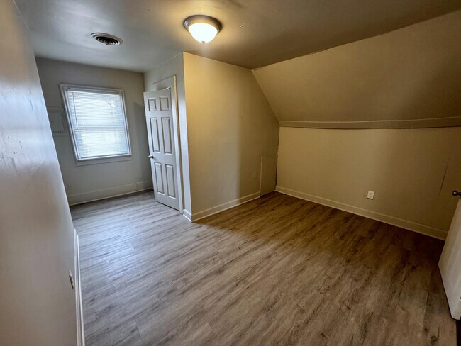 Building Photo - 1001 Edgar St