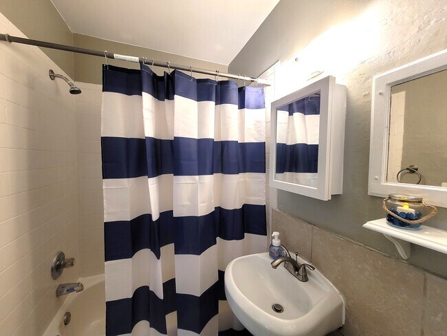 Building Photo - 5401 E 14th Ave