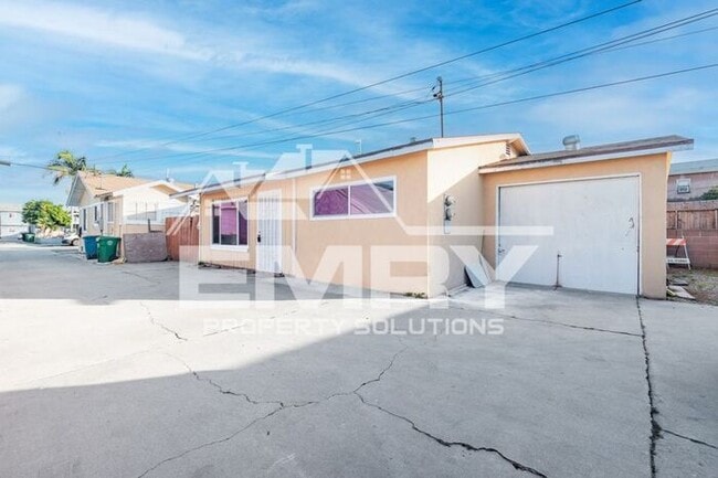 Building Photo - New 2 Bedroom House for Rent in Gifford Ave Bell CA Garage Available