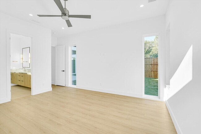 Building Photo - 1703 Nomas St