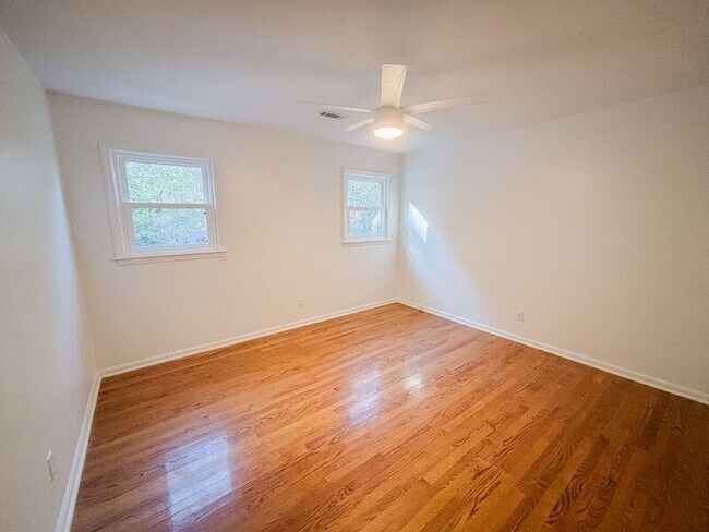 Building Photo - 104 Stratford Dr