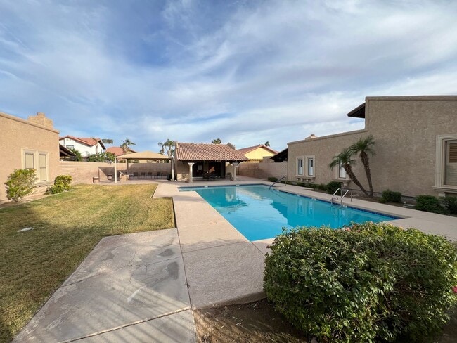 Building Photo - FURNISHED 3 BEDROOM HOME IN TOWN WITH POOL ACCESS!