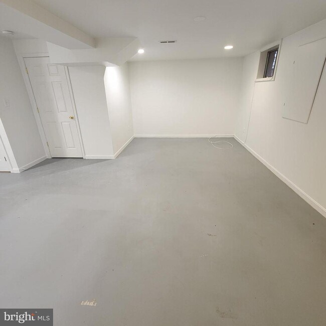 Building Photo - 6054 Rockton Ct