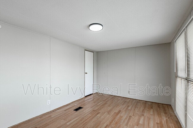 Building Photo - 1345 FM 405 Rd