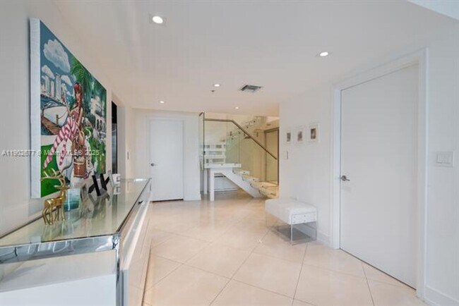 Building Photo - 7928 East Dr