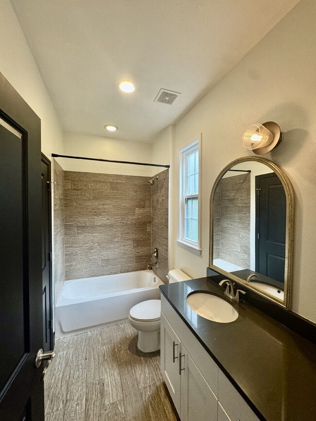 Building Photo - 331 N Trask St