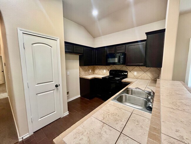 Building Photo - Luxury Duplex Home in Kyle, TX