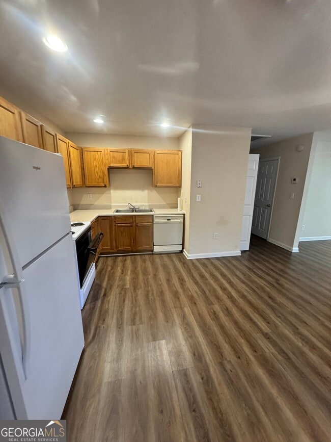 Building Photo - 736 Happy Hollow Rd