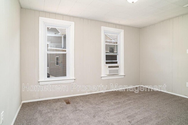 Building Photo - 801 Mohn St