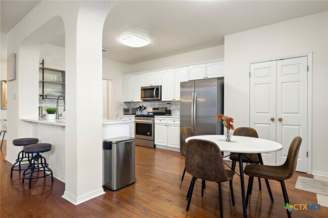 Building Photo - 13039 Scofield Farms Dr