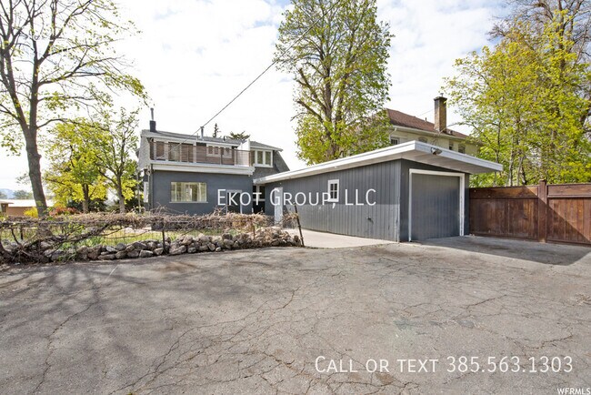 Building Photo - 382 Wall St