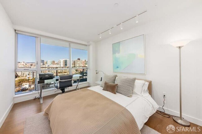 Building Photo - 718 Long Bridge St