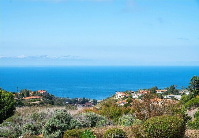 Building Photo - 6542 Ocean Crest Dr