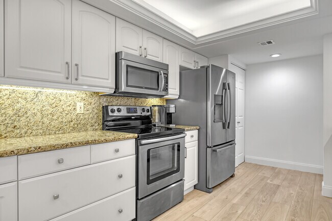 Building Photo - 2455 Lindell Blvd