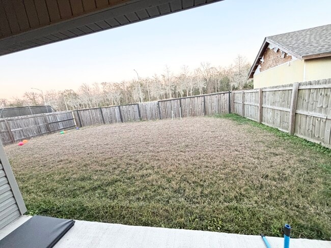 Building Photo - 5037 Park Shore Dr