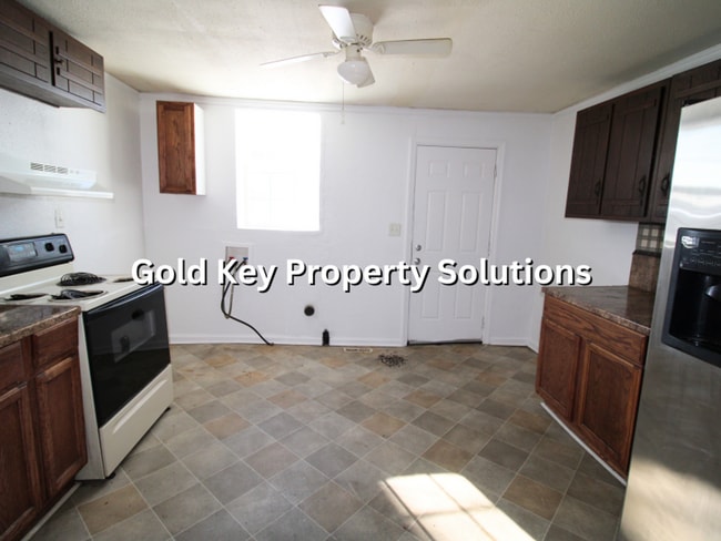 Building Photo - 1221-1223 W 14th St