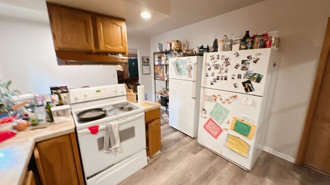 Building Photo - PRELEASE: 5 bdrm/2 bath in York neighborhood