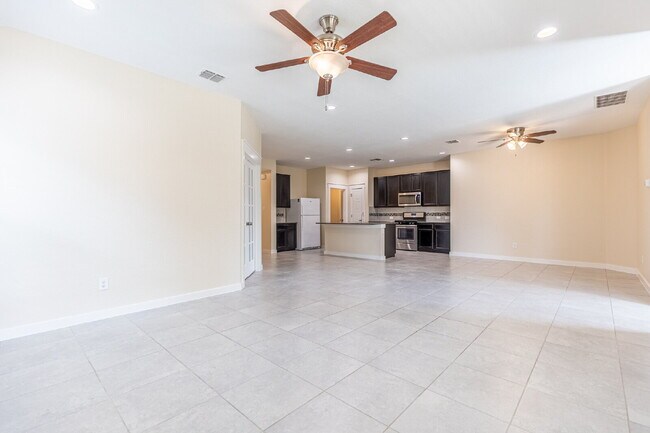 Building Photo - 142 Destiny Dr