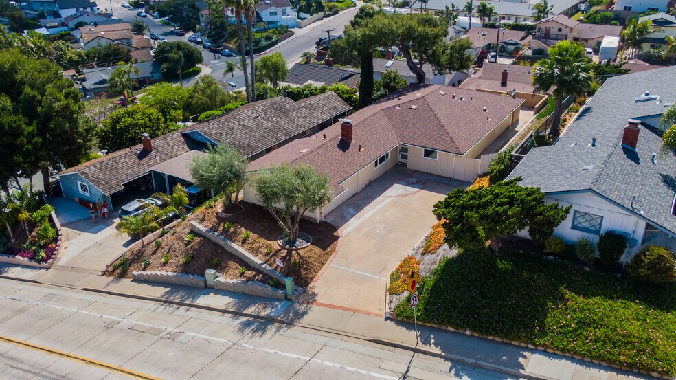 Building Photo - 1830 Illion St