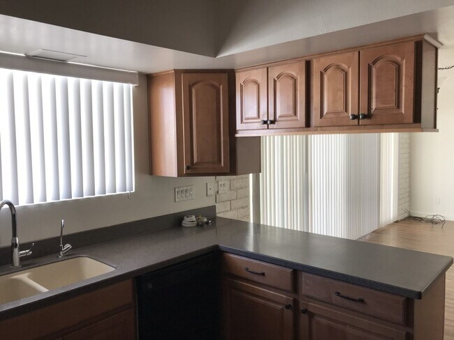 Building Photo - Call for a showing (928) 453-2606