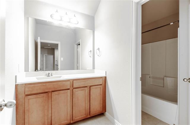 Building Photo - 908 Silver Moon Dr